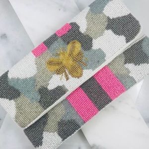 Beaded bee clutch- camo